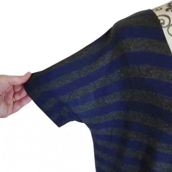 Hatch Collection Luxe Maternity Tee V Neck Soft Drapey Fabric Women's size Small - Picture 6 of 10